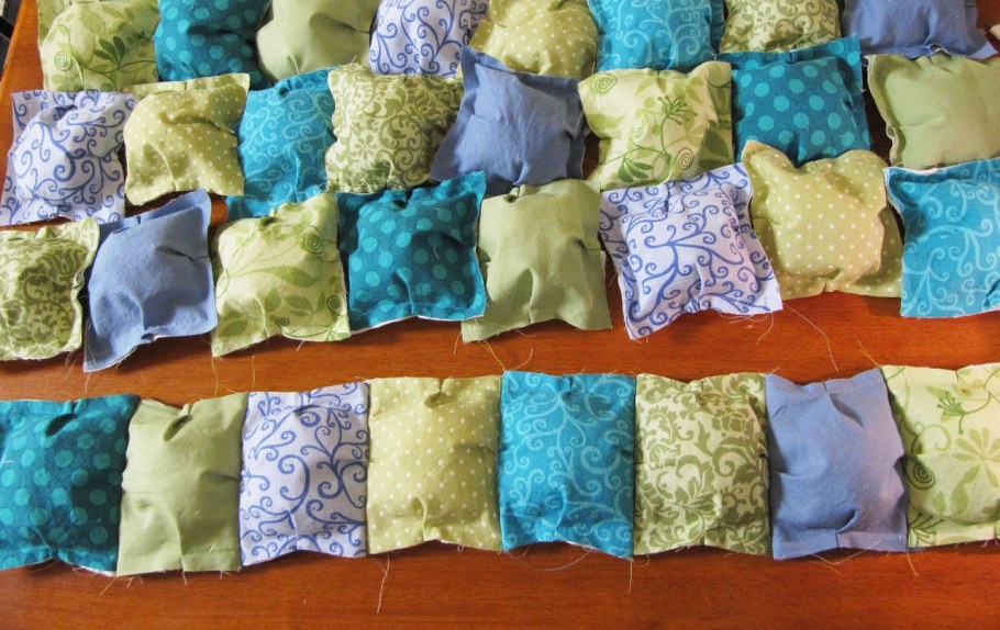 Одеяло бонбон из лоскутков