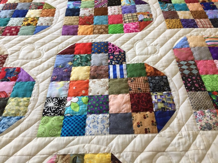 Одеяло из обрезков ткани