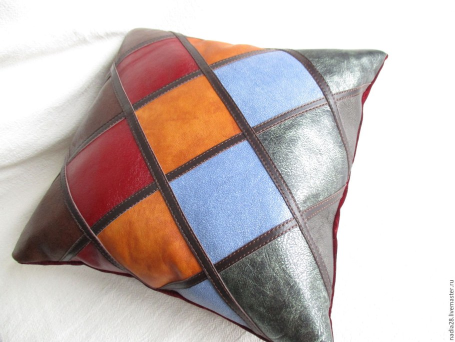 Диванные подушки из кожи