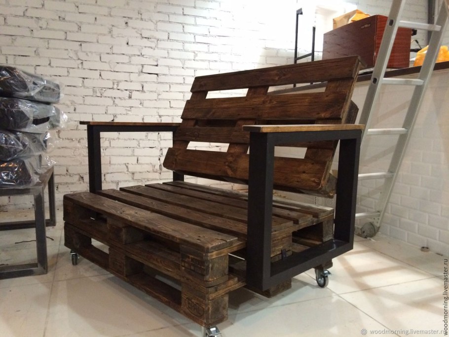 Диван из паллет