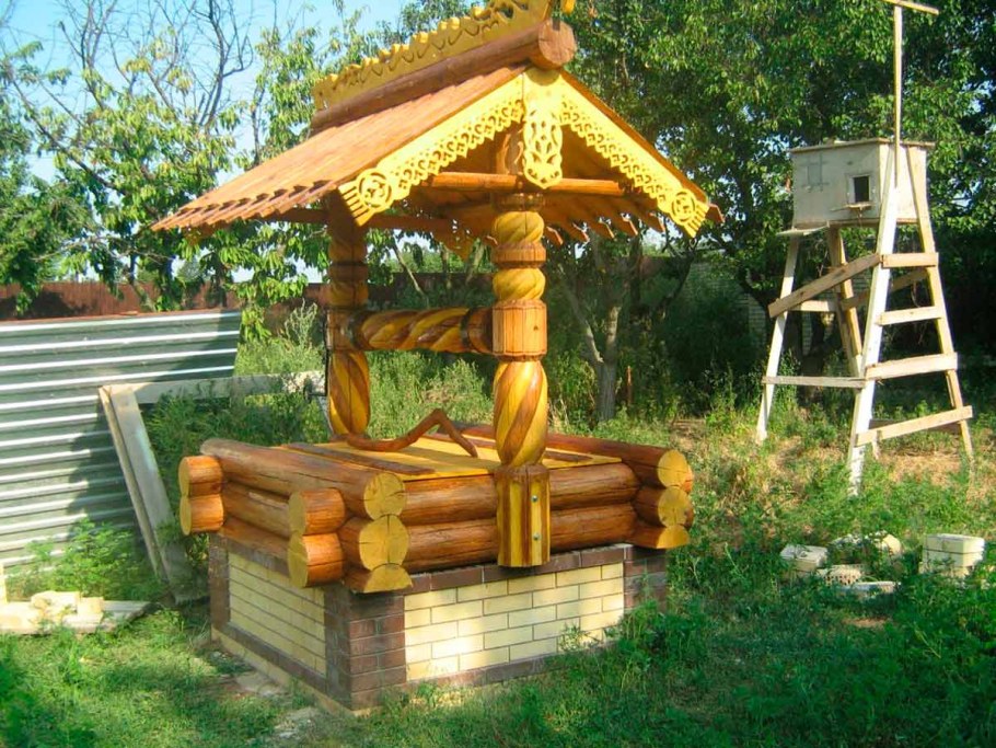 Красивые деревянные колодцы