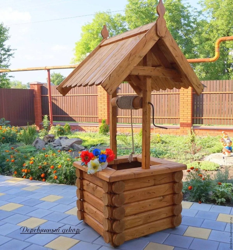 Декоративный колодец