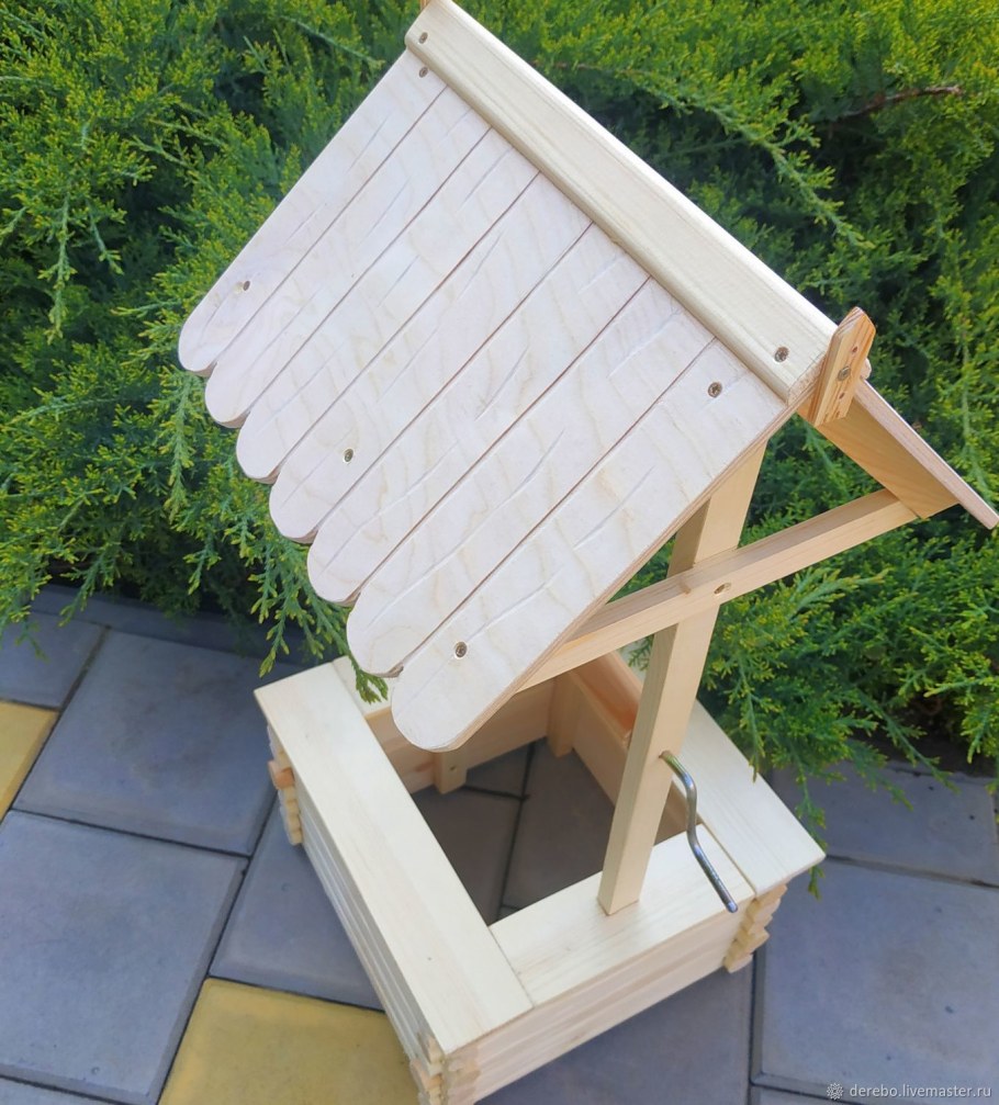 Декор колодца на даче