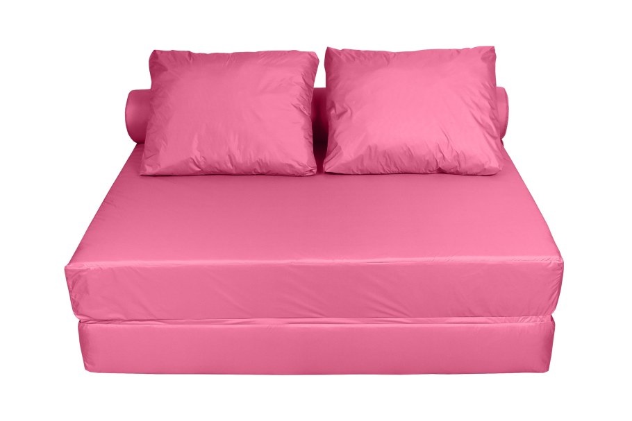 Маленький розовый диван