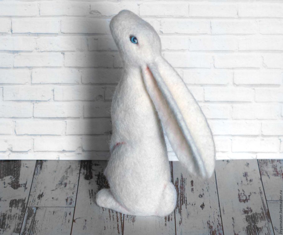 Кролик игрушка из шерсти