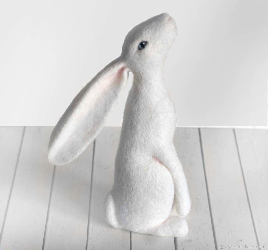 Кролик игрушка из шерсти