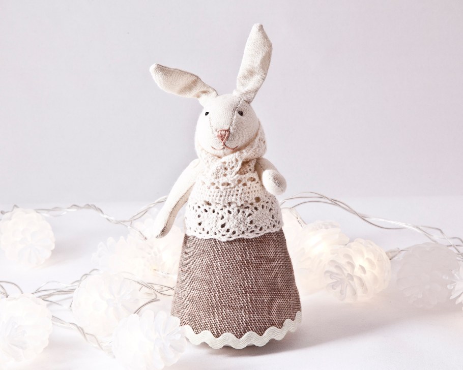 Интерьерная игрушка заяц