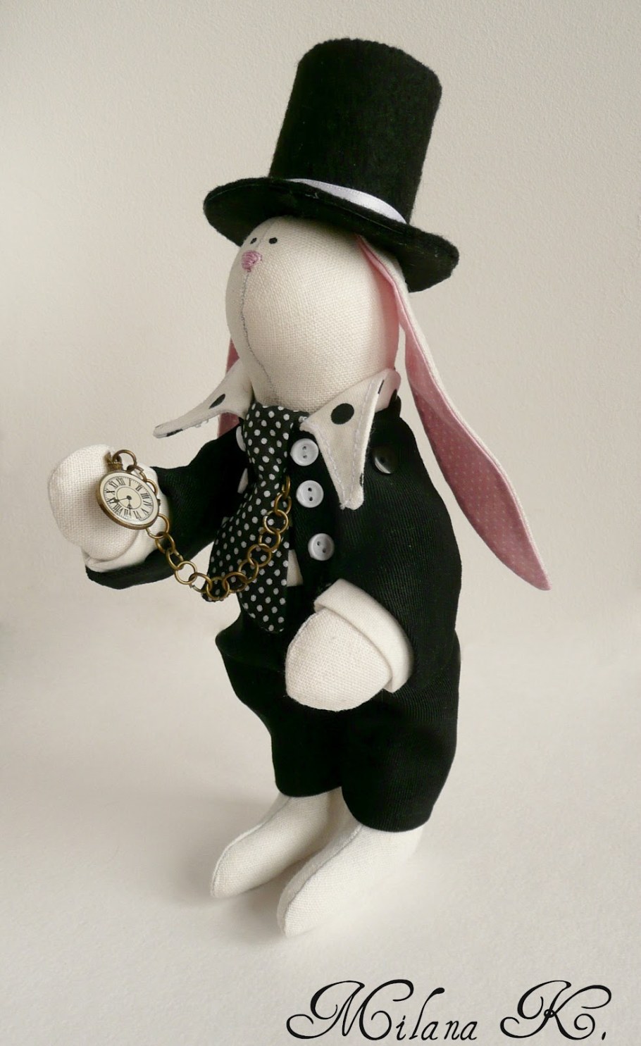 Белый кролик Алиса в стране чудес