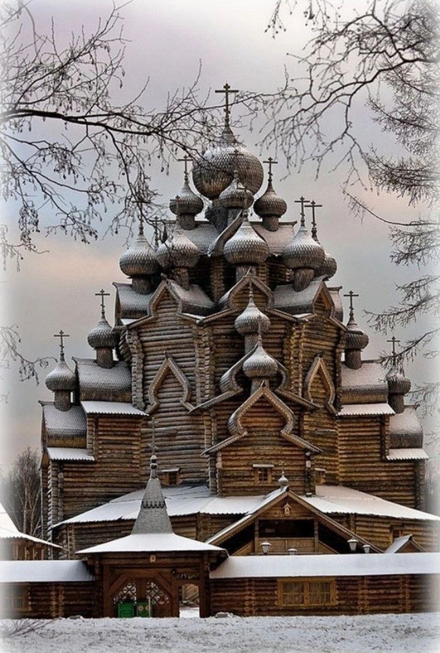 Старый деревянный храм в Суздале