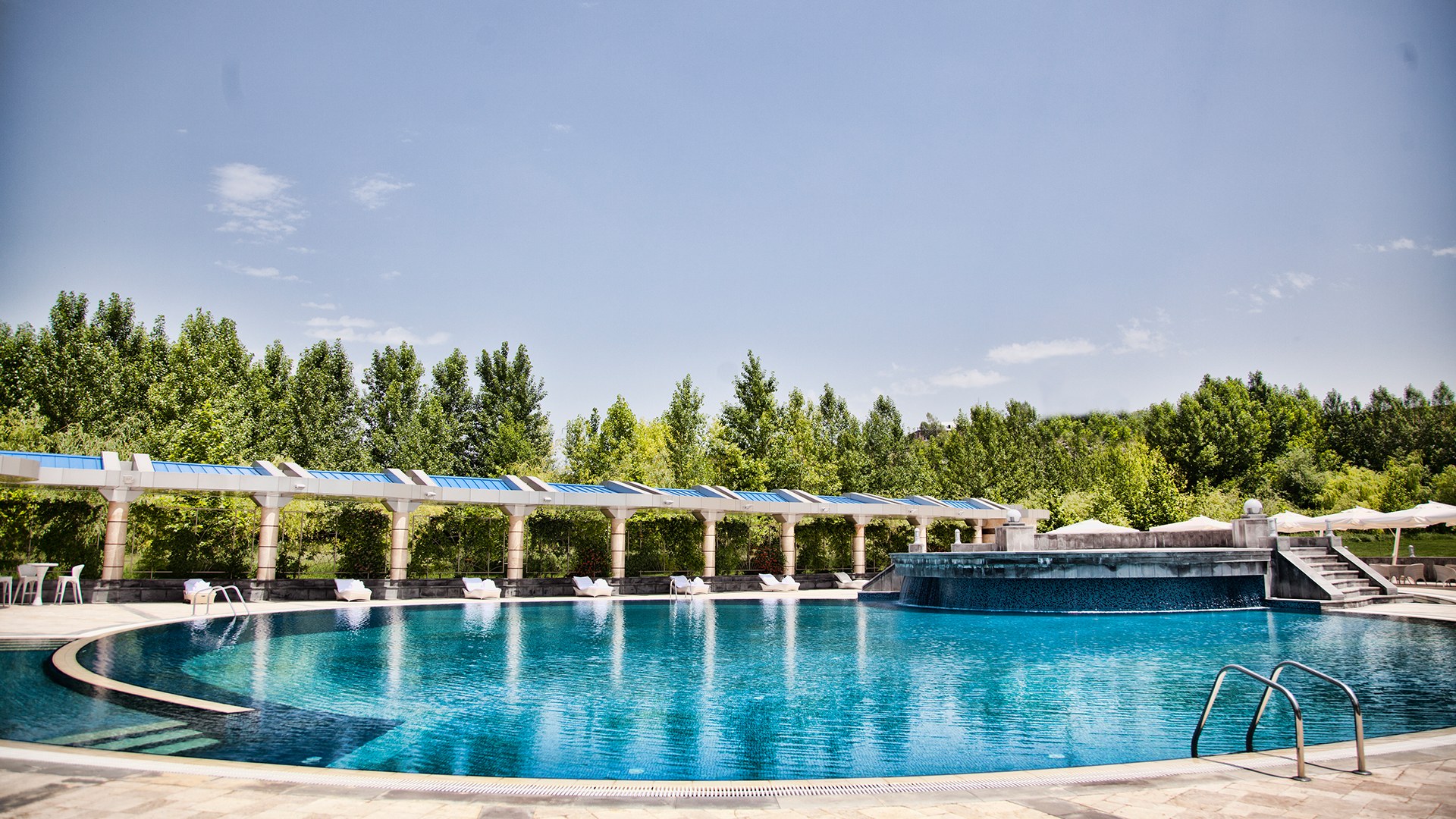 Ереван отель с бассейном