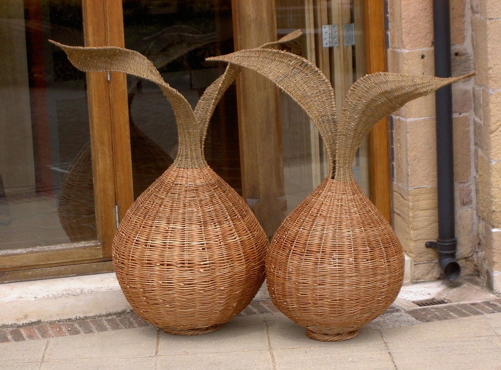 Плетеные вазы