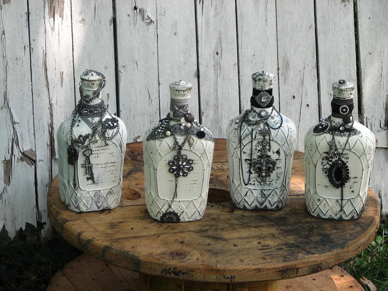 Публикация «Декупаж бутылок-изысканное декорирование своими руками,» размещена в разделах