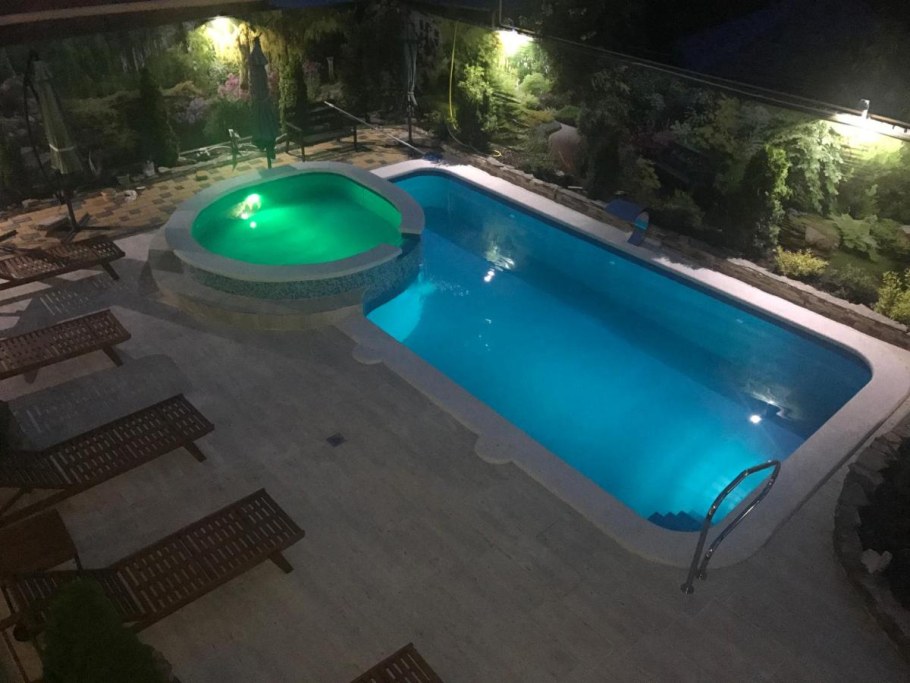 Бассейн Торнадо Ейск