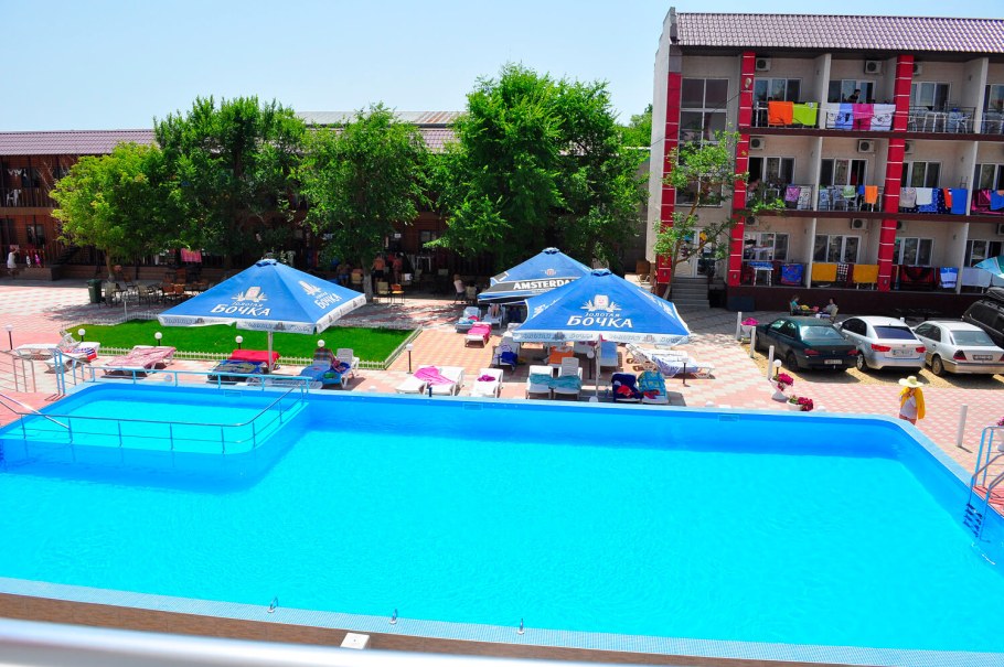 Гостевой дом в Ейске с бассейном