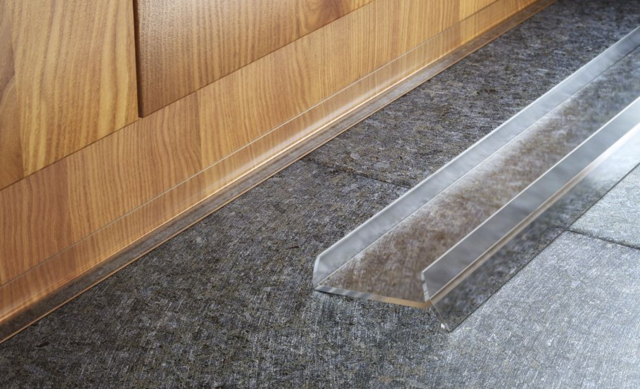 Силиконовая вставка на цоколь кухни