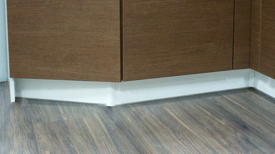 Плинтус Elion pti100, h=100мм