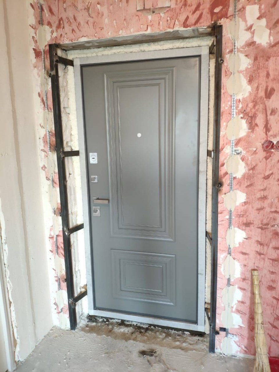 Монтаж межкомнатных дверей