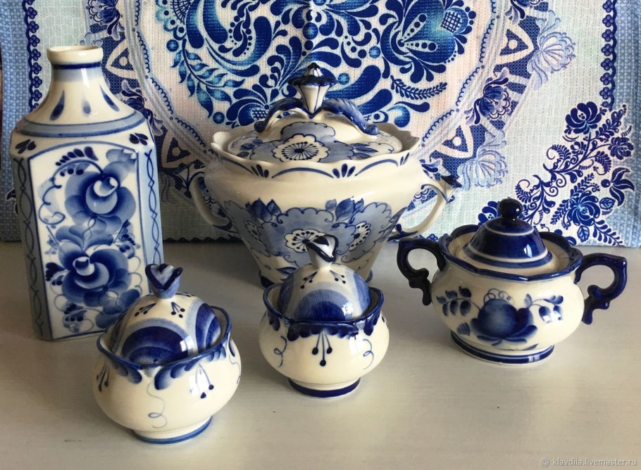 Народная керамика (Гжель, Скопин, Дымково, Каргополь).
