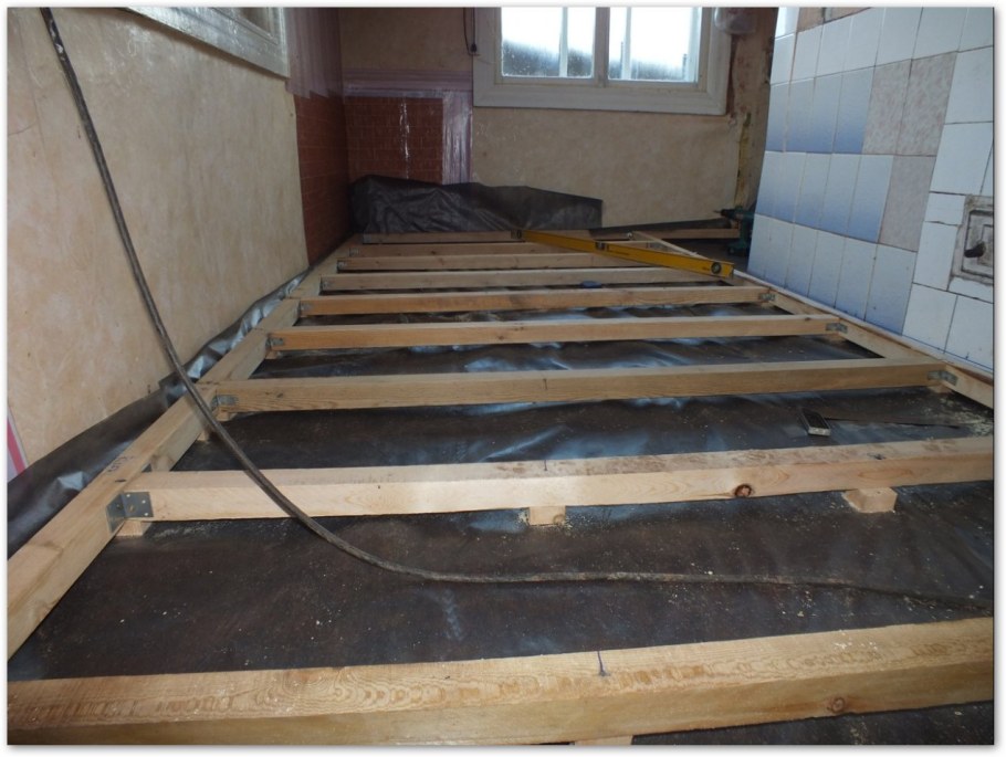 Монтаж пола на даче