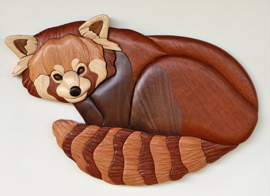 Резьба по дереву енот