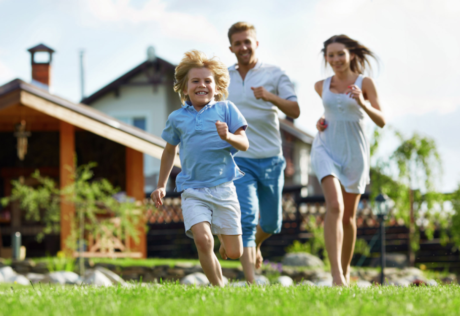 Загородная жизнь семья дом