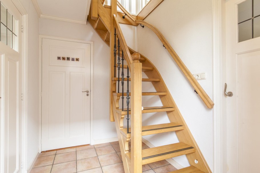 Лестница из сосны к-002м