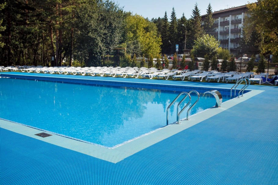 Открытый бассейн горячий ключ