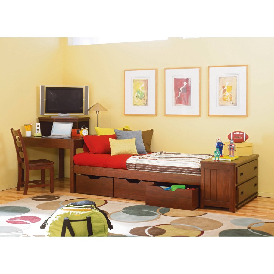 Детская с коричневой мебелью