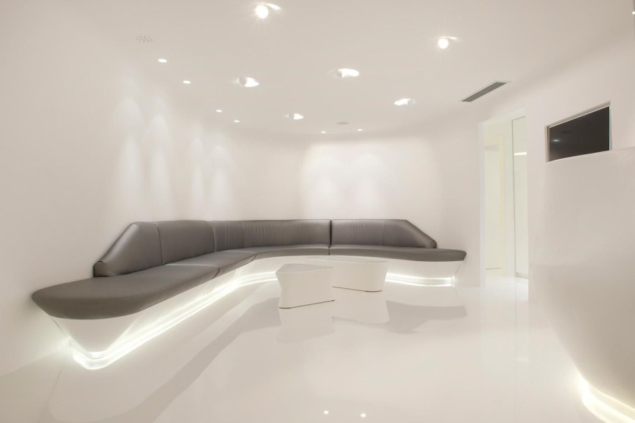 Футуристический журнальный столик