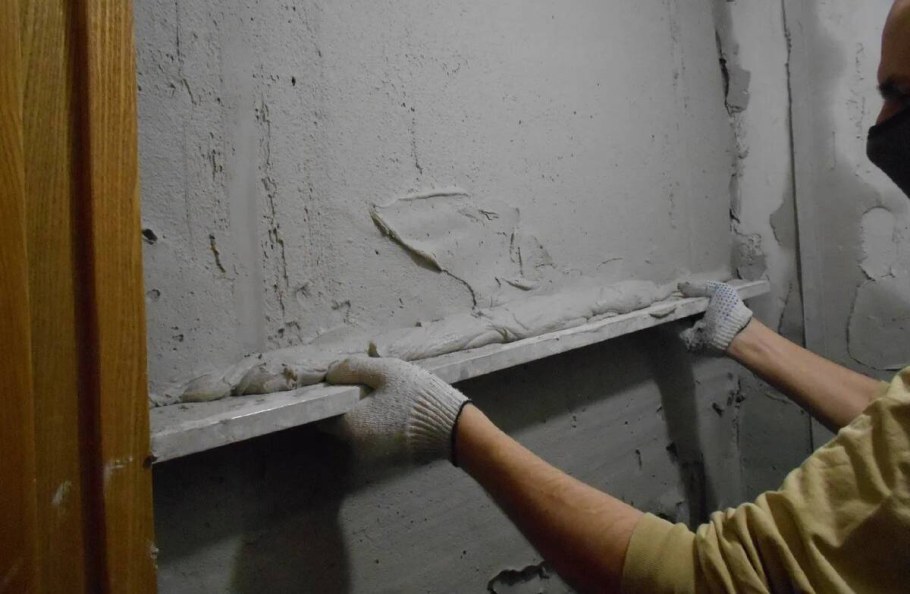 Выравнивание стен штукатуркой