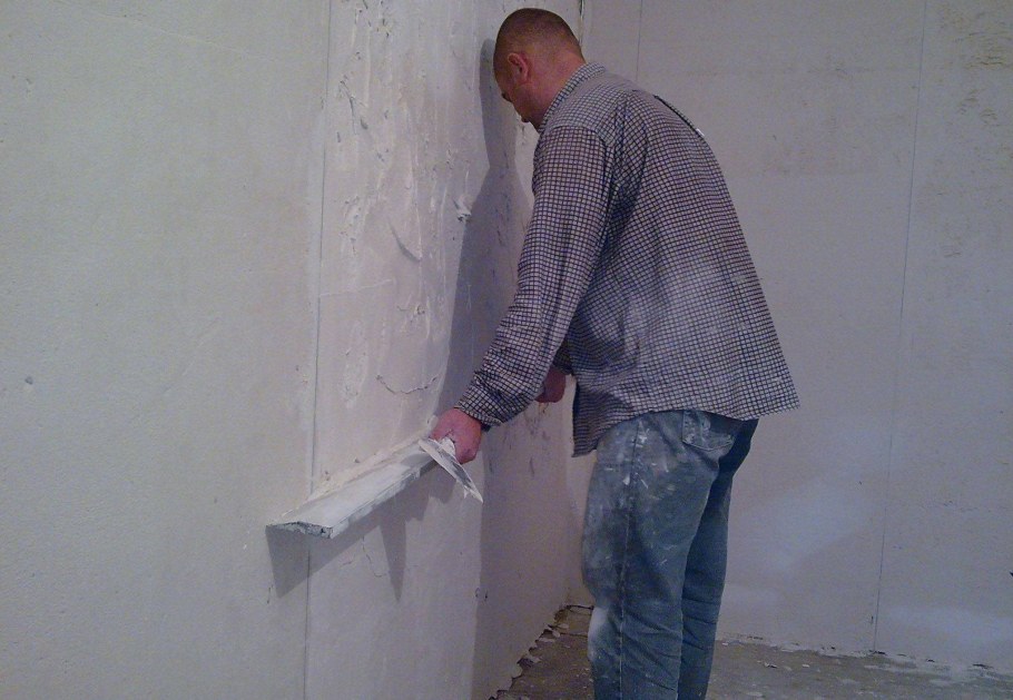 Шпатлевание стен