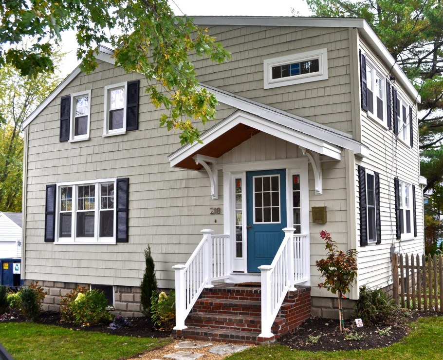 Зеленый деревянный дом