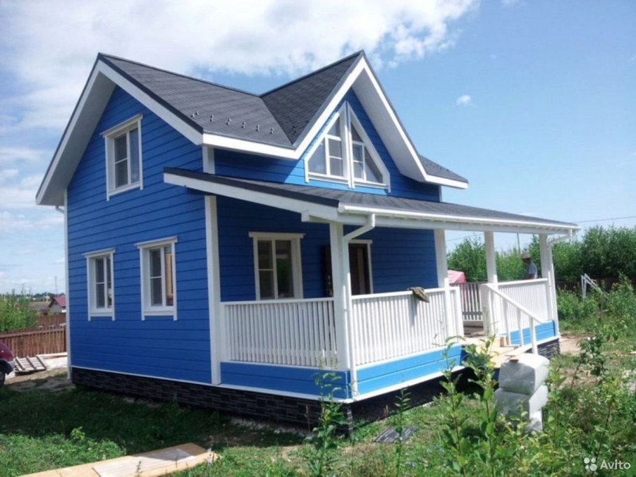 Голубой дачный домик