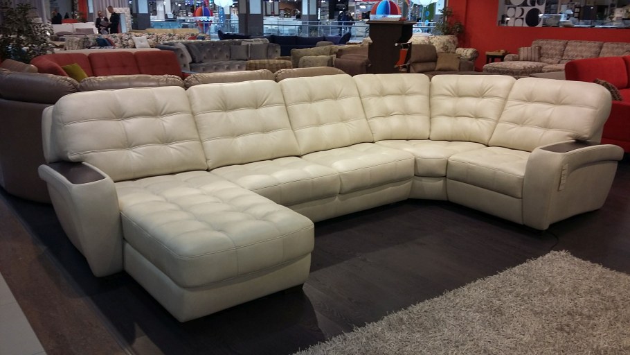 Современный п образный диван в гостиную