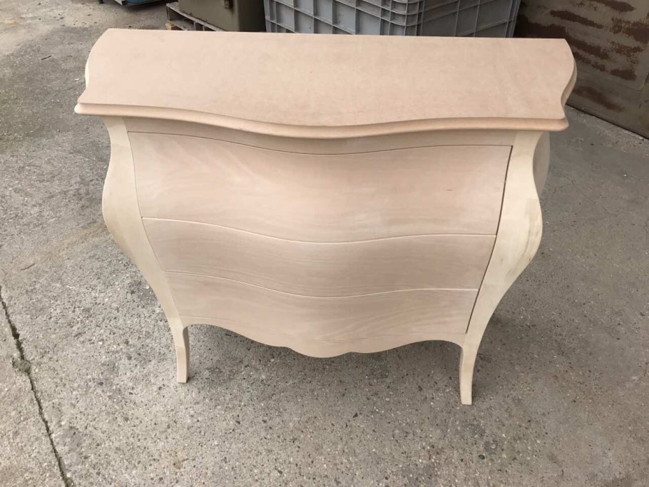 Комод антикварный пузатый