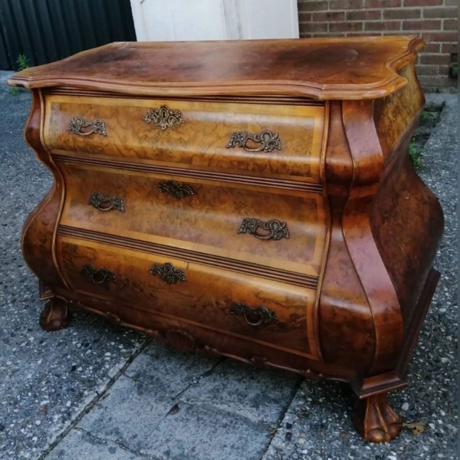 Мебельный бомба комод