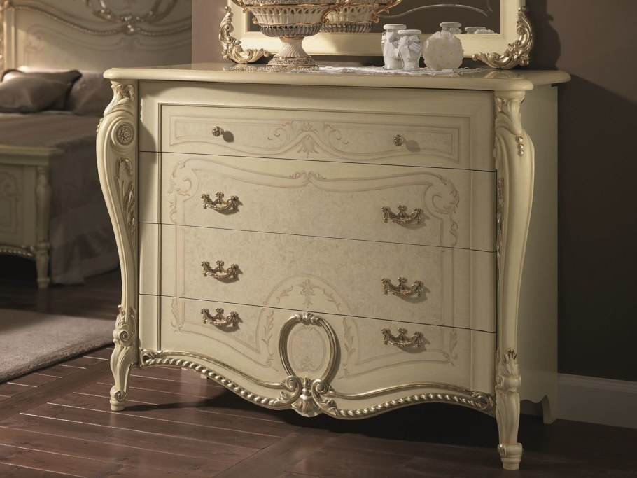 Ретро комод на ножках