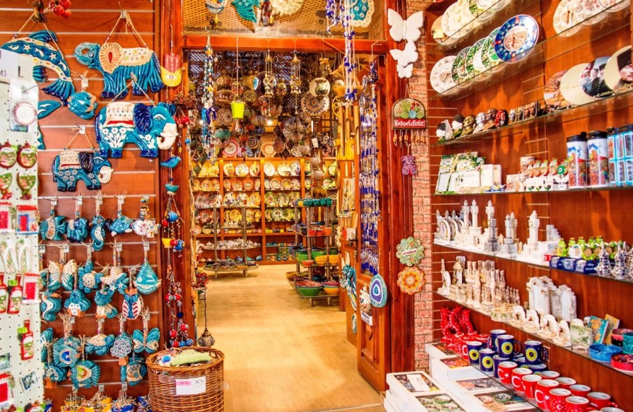 Стеллажи для магазина подарков