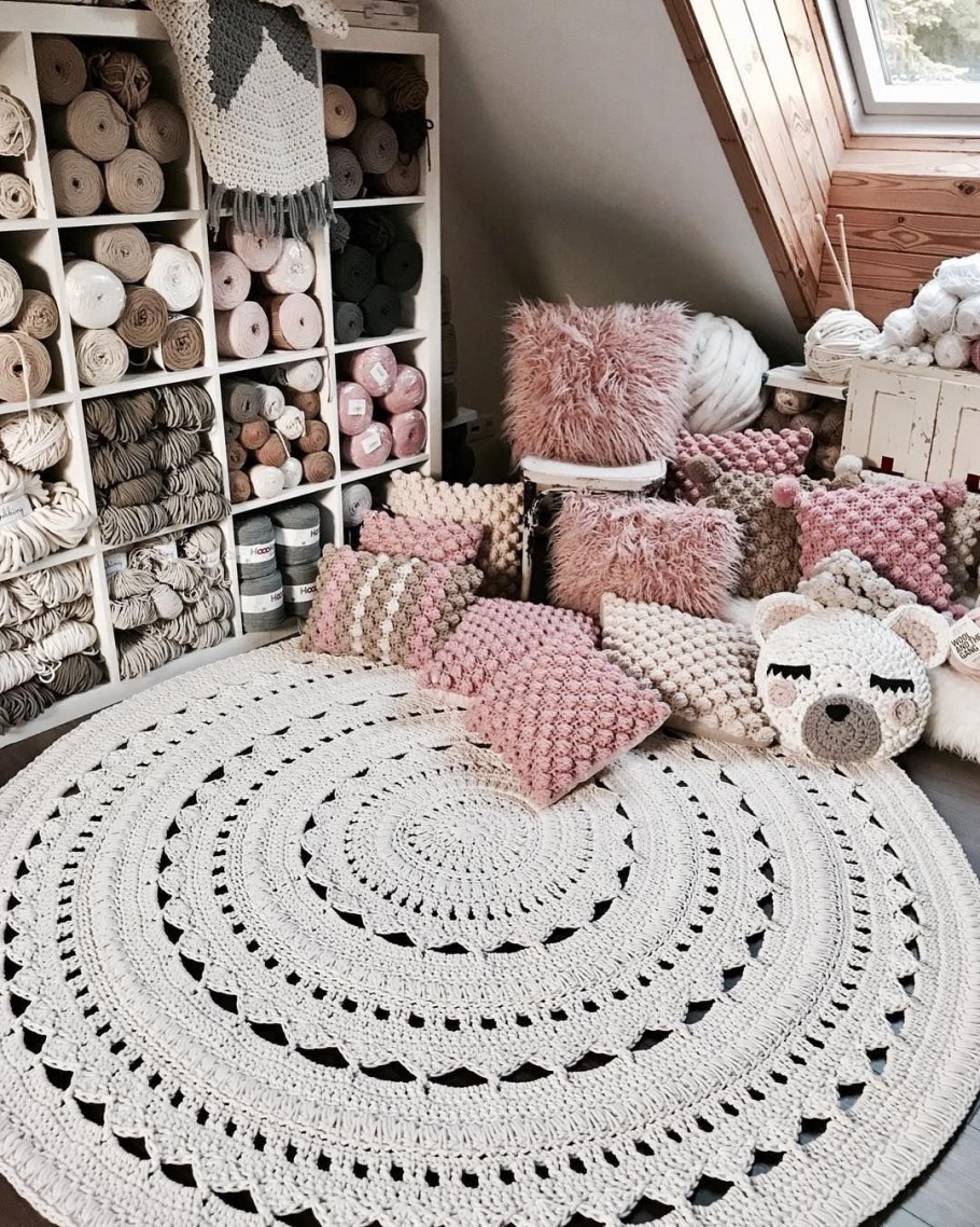 Вязаные вещи в интерьере