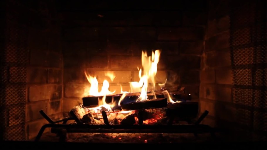 Горящий камин