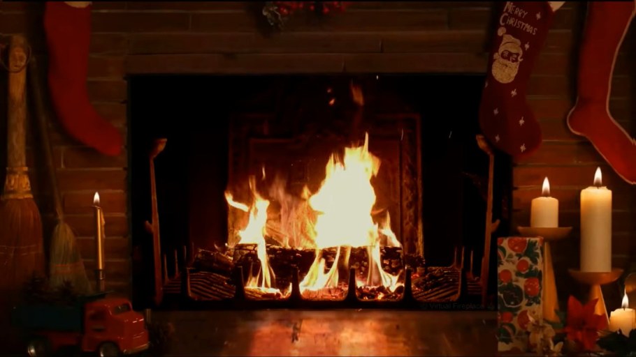 Новый год горящий камин