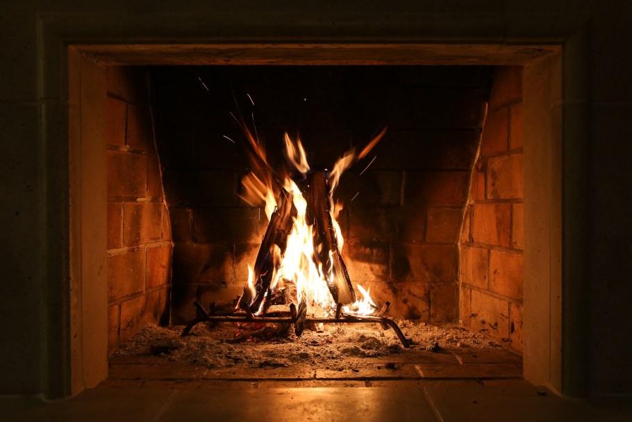 Огонь в камине