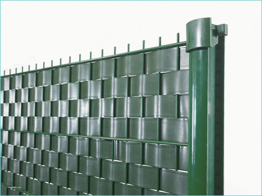 Украшение забора из сетки