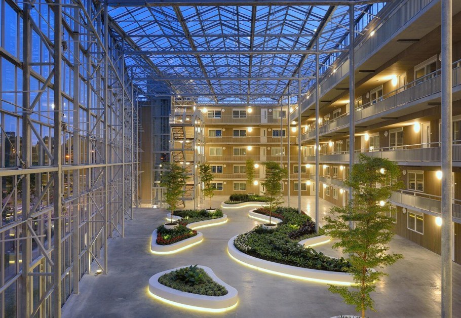 Винтовая лестница в общественных зданиях