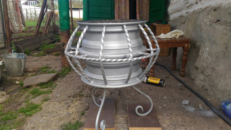 Печка из старых автомобильных дисков