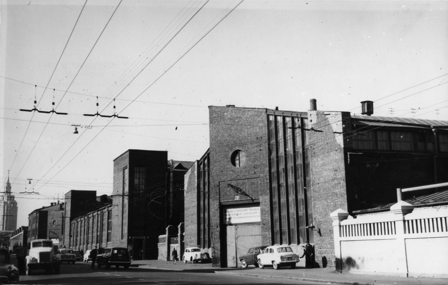 Гараж на Новорязанской улице Москва Архитектор Константин Мельников