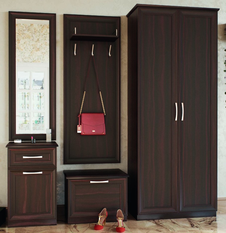 Угловая прихожая в коридор с зеркалом