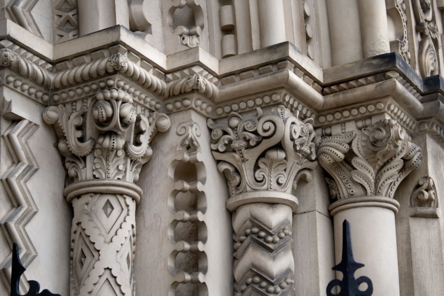 Капитель колонны Готика