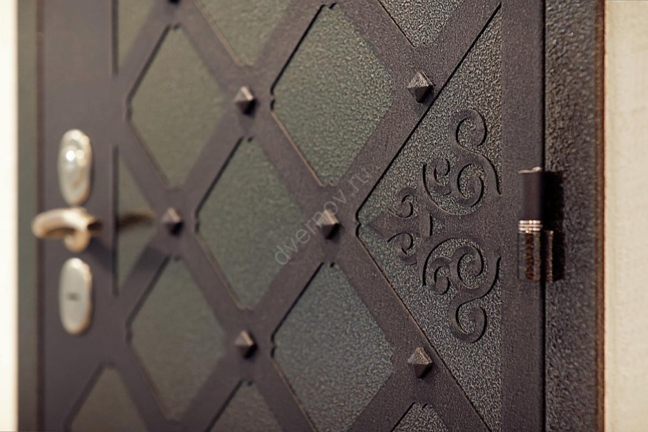 Декор металлической двери