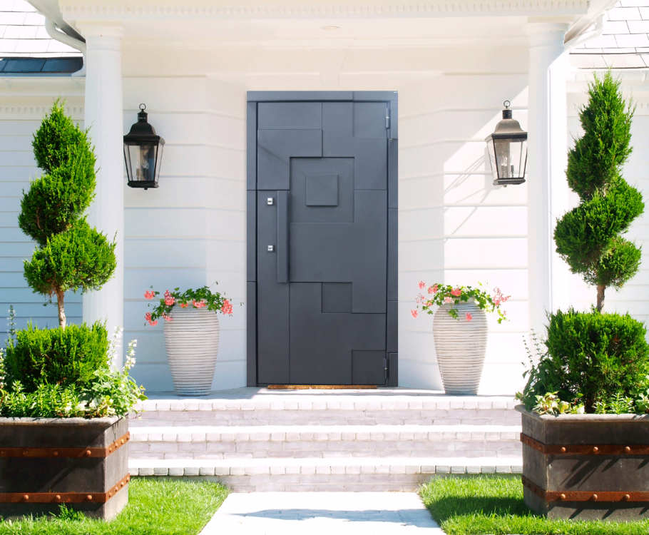 Входная дверь в дом